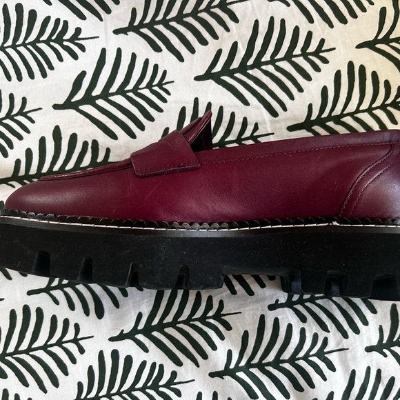 Women’s burgundy loafers. - Picture 6 of 8